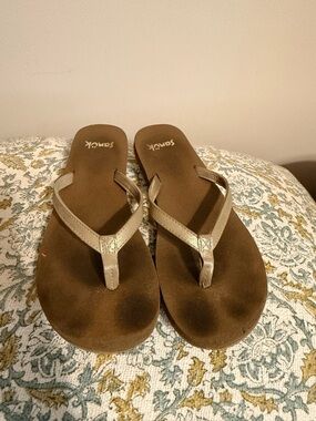 Sanuk Yoga Joy Gold Metallic Flip Flop Sandals